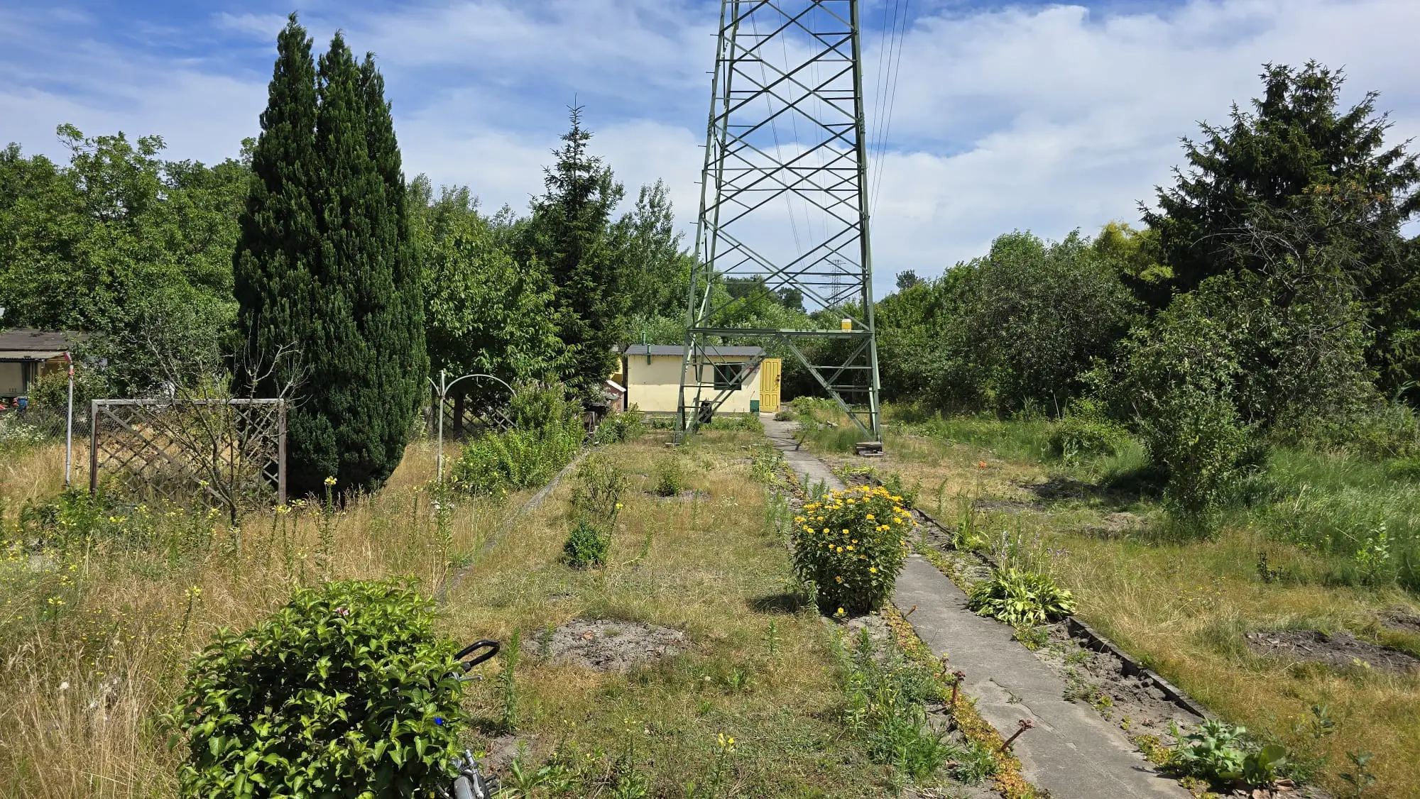 wyburzanie pod liniami wysokiego napięcia