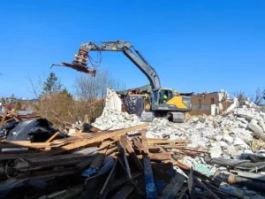 Wyburzenie trzech obiektów 9